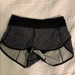 LULULEMON!! size 2 speed shorts *2.5”